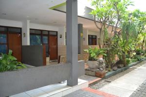 a lobby of a building with a bunch of plants at HOTEL ANEKA BARU in Sleman