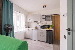 Dapur atau dapur kecil di Green Garden & Parking Apartments