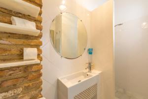 Ένα μπάνιο στο The Surfers Nest