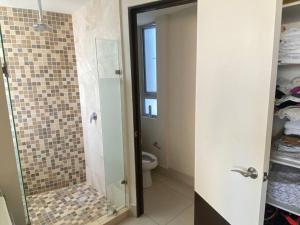 Ένα μπάνιο στο Bonito departamento pie de playa en el mejor condominio de manzanillo, Ponto Horizonte. Hermosa vista, hasta para 8 personas. Ambiente familiar. +27 φωτογραφίες