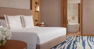 Postel nebo postele na pokoji v ubytování Jumeirah Beach Hotel Dubai