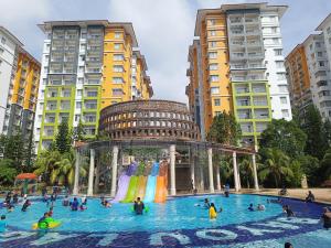 Bazén v ubytování MySuite Studio Apartment Melaka Waterpark Resort Free Tickets nebo v jeho okolí