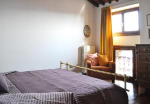A bed or beds in a room at Casa Vacanze Mazzanti