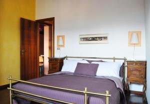 A bed or beds in a room at Casa Vacanze Mazzanti
