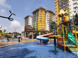 Bazén v ubytování MySuite Studio Apartment Melaka Waterpark Resort Free Tickets nebo v jeho okolí