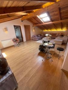 a living room with a drum set in a room at Gökler Çiftliğinde Çatı Katı in Foça