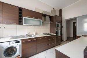Cuina o zona de cuina de Dom & House - Apartamenty Zabi Kruk