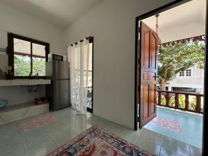 Πισίνα στο ή κοντά στο Cozy house in Chaloklum