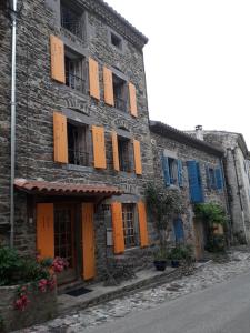 El edificio en el que está la casa de vacaciones