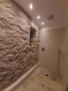 a stone wall in a bathroom with a shower at Erlebnishof Bauernhof Ferienhaus 