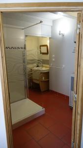 Un baño de Un grand gîte *** à Lavoûte-Chilhac