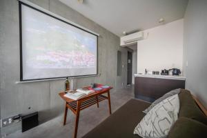 TV a/nebo společenská místnost v ubytování Minn Haneda Airport