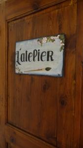 Un certificado, premio, cartel u otro documento en Un grand gîte *** à Lavoûte-Chilhac