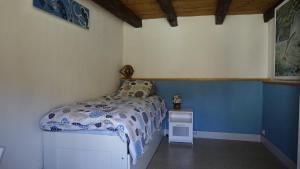 Una cama o camas en una habitación de Un grand gîte *** à Lavoûte-Chilhac