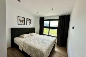 A bed or beds in a room at White Lion Apartment Kallithea 1