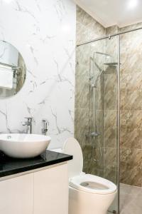 a bathroom with a toilet and a sink at ROSA QUEEN HOTEL in Bien Hoa