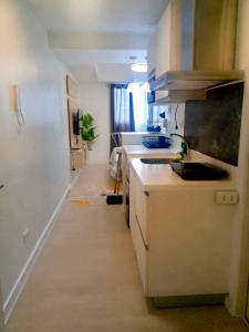 Dapur atau dapur kecil di Bali staycation in Pampanga +3 gambar