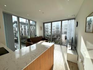 a living room with a view of a living room at Tower Bridge, London Luxury Flat with Beautiful Garden Views in London