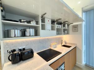 a kitchen with a counter top with a sink at Tower Bridge, London Luxury Flat with Beautiful Garden Views in London