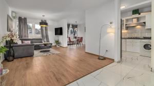 Kuchnia lub aneks kuchenny w obiekcie Deluxe City AS Apartment - FREE PARKING