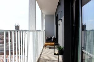 En balkon eller terrasse på Luxury and Stylish One-Beedrom Collection Apartment Avanera Suceava