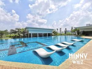 Couple Suite Trader Garden Pool View #16 내부 또는 인근 수영장