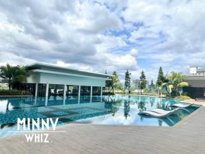Couple Suite Trader Garden Pool View #16 내부 또는 인근 수영장