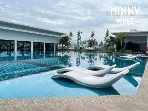 Couple Suite Trader Garden Pool View #16 내부 또는 인근 수영장