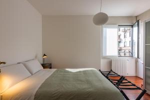 Ein Bett oder Betten in einem Zimmer der Unterkunft Free Wi-fi & M4 Metro MI