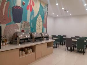 Restauracja lub miejsce do jedzenia w obiekcie Hanting Hotel Qingdao Jimo Baolong Plaza