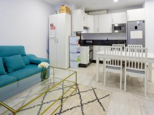 18 Beautiful Costa Rica Apartment Madrid tesisinde mutfak veya mini mutfak