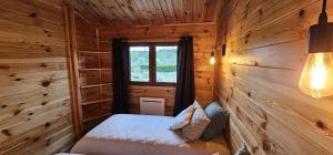A bed or beds in a room at Chalet Istres des Ardennes