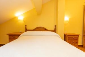 Cama o camas de una habitación en Escuder Apartamentos Turísticos