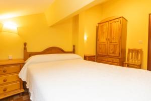Cama o camas de una habitación en Escuder Apartamentos Turísticos