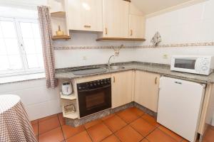 Una cocina o zona de cocina en Escuder Apartamentos Turísticos