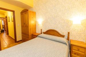 Cama o camas de una habitación en Escuder Apartamentos Turísticos