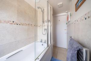 Et badeværelse på Llety Newport, Pembrokeshire + 12 billeder