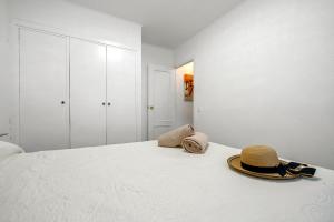 Postel nebo postele na pokoji v ubytování Hauzify I Apartaments Reddis
