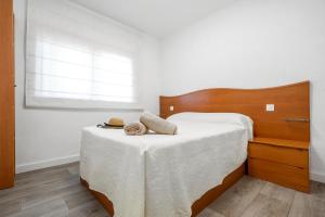Postel nebo postele na pokoji v ubytování Hauzify I Apartaments Reddis