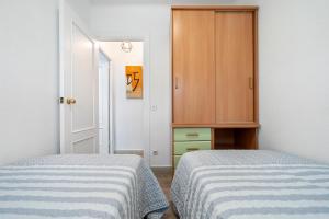 Postel nebo postele na pokoji v ubytování Hauzify I Apartaments Reddis