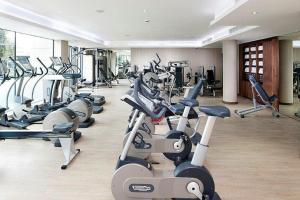 The fitness centre and/or fitness facilities at Elegant & Luxury 2BD Penthouse in London Fulham