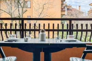 a blue table with plates and cups on a balcony at [10 minuti dall'aeroporto] Linate Studio Flat in Peschiera Borromeo