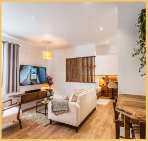 A seating area at Appartement Montagne Cluses