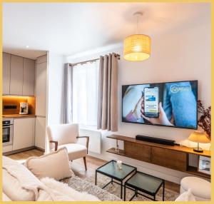 A television and/or entertainment centre at Appartement Montagne Cluses