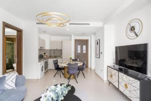 Posezení v ubytování Luxury 2 bedroom apartment - Next to NCSL School