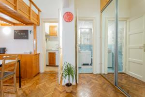 Kuchyňa alebo kuchynka v ubytovaní Dorotea - Cosy Home in the heart of Budapest