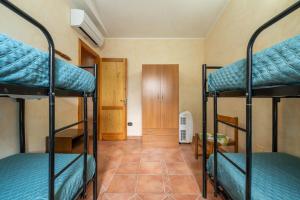A bed or beds in a room at Brezza di Mare