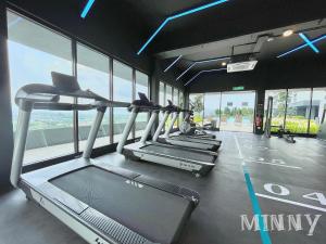 Fitness centrum a/nebo fitness zařízení v ubytování MRT Balcony Netizen Couple Friendly #29