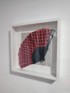 a picture of a red and black umbrella on a wall at Apartamento Gitanilla in Chipiona