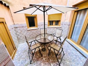 a table and chairs with an umbrella on a patio at APARTAMENTOS TURíSTICOS MONTASOL 1 in Montánchez +15 photos